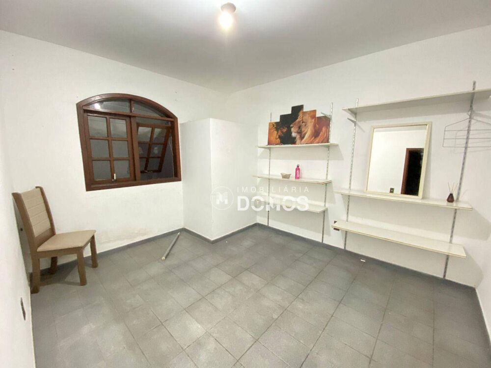 Casa à venda com 3 quartos, 277m² - Foto 4