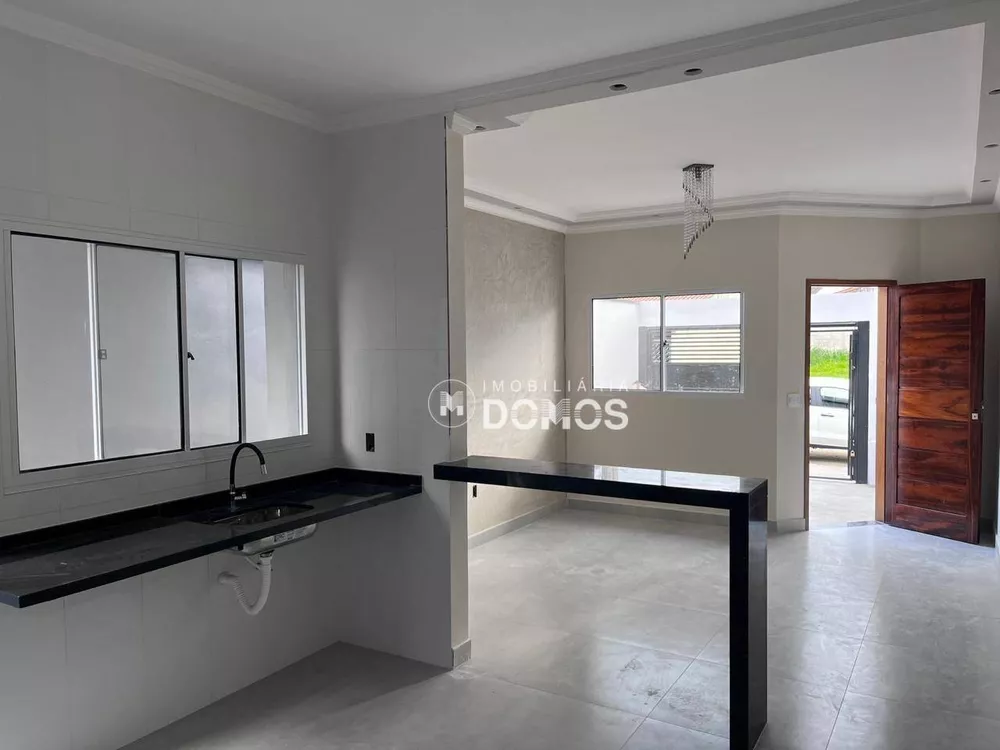 Casa à venda com 2 quartos, 80m² - Foto 1