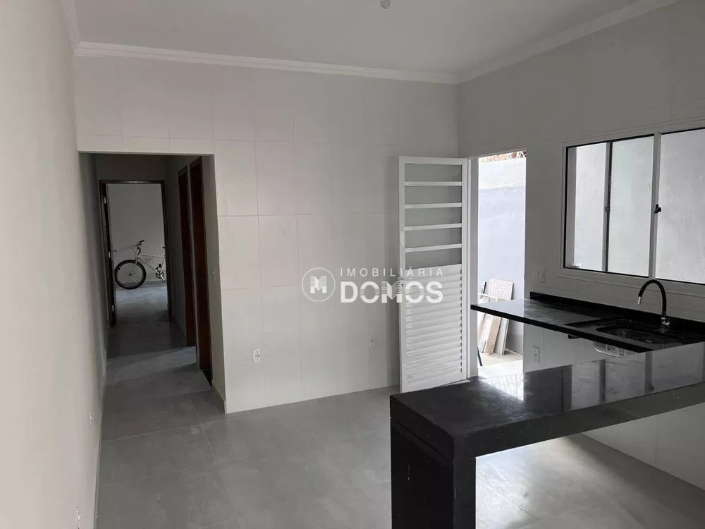 Casa à venda com 2 quartos, 80m² - Foto 4