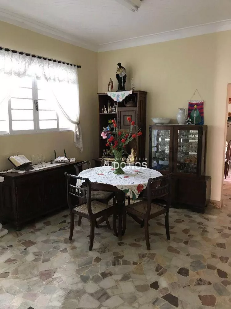 Casa, 4 quartos, 250 m² - Foto 1