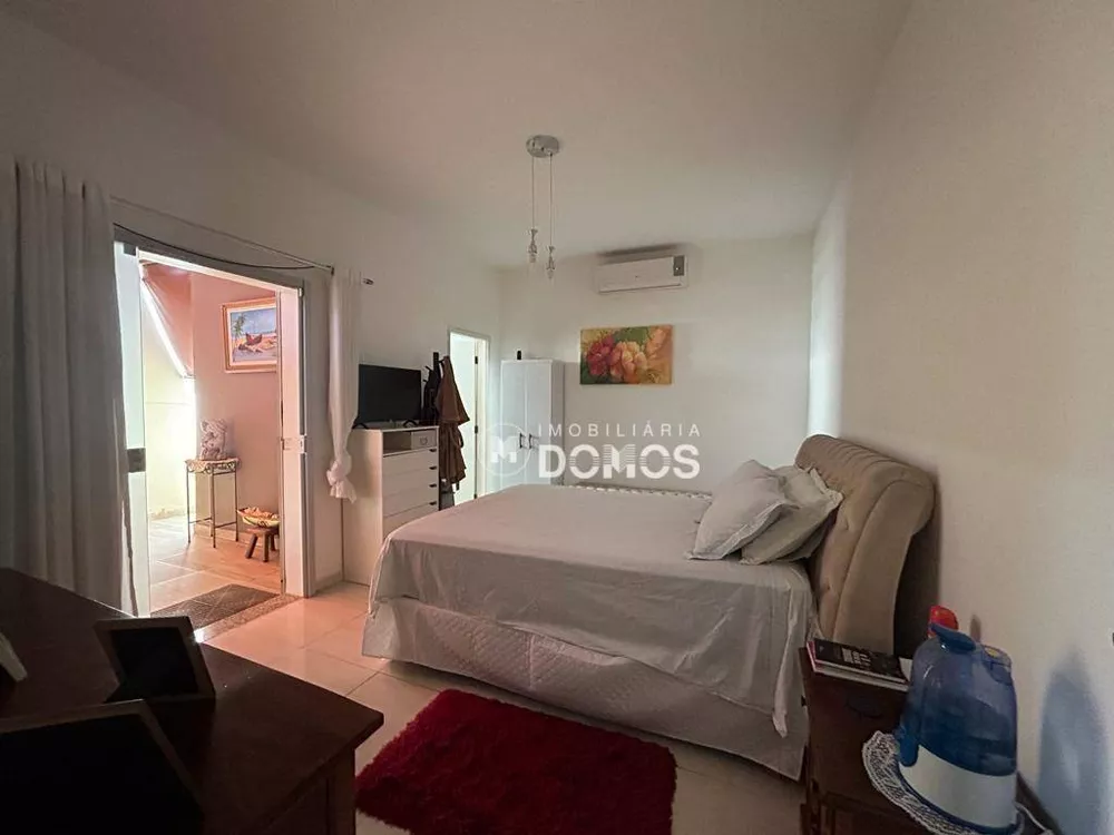 Casa à venda com 2 quartos, 200m² - Foto 4