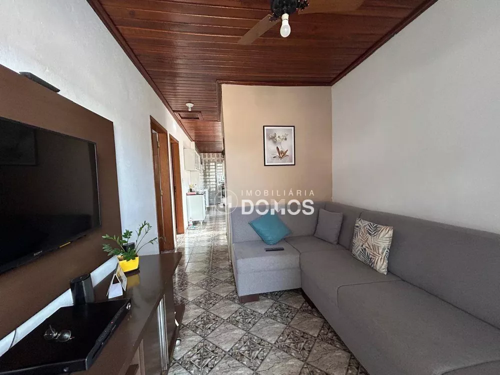 Casa à venda com 3 quartos, 120m² - Foto 1