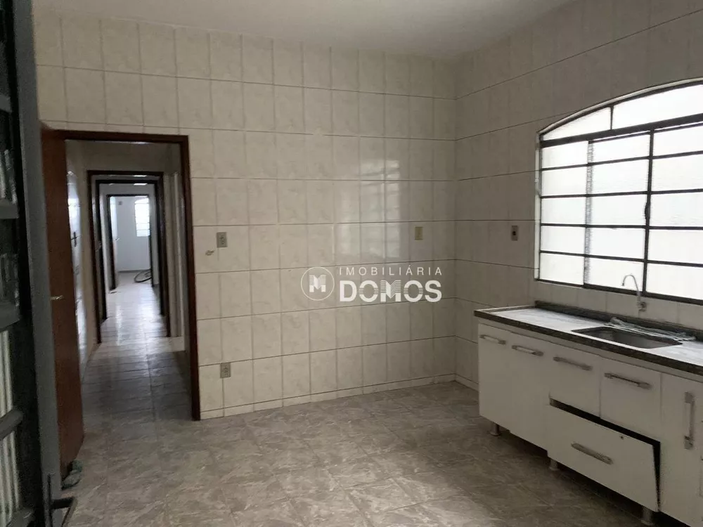 Casa à venda com 3 quartos, 250m² - Foto 4