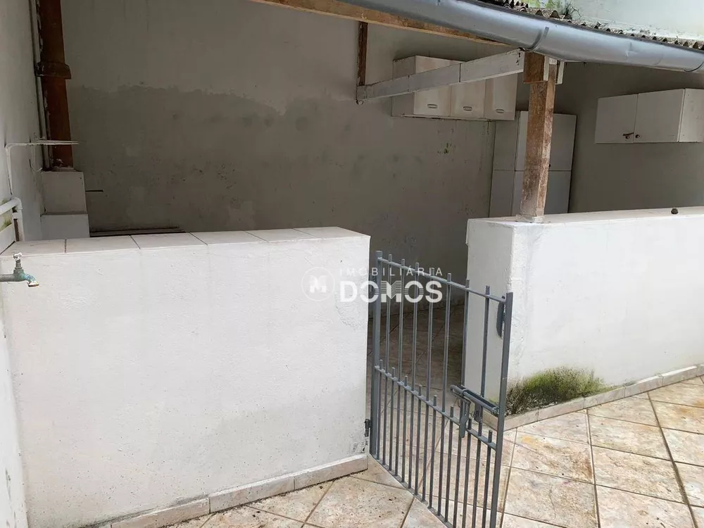 Casa à venda com 3 quartos, 250m² - Foto 2