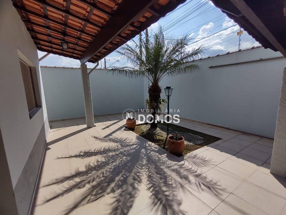 Casa à venda com 2 quartos, 300M2 - Foto 2