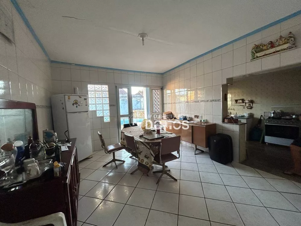 Casa à venda com 3 quartos, 200m² - Foto 4