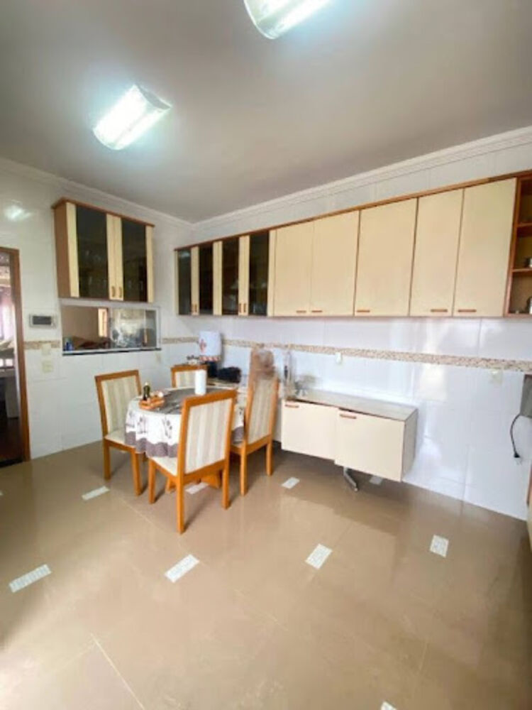 Casa, 3 quartos, 240 m² - Foto 2