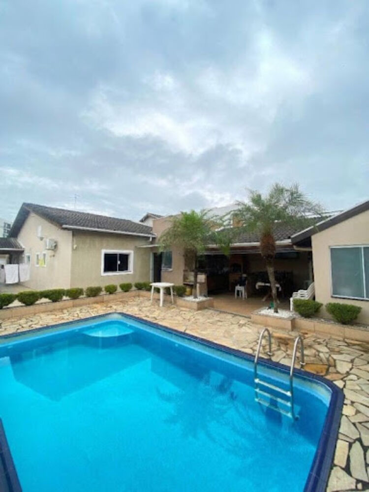 Casa, 3 quartos, 240 m² - Foto 1