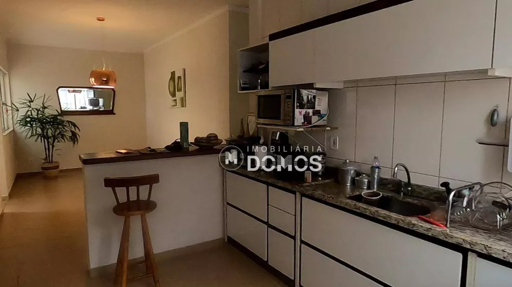 Casa à venda com 3 quartos, 150m² - Foto 1