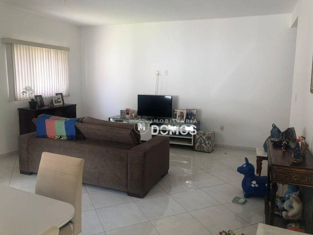 Casa, 3 quartos, 220 m² - Foto 1