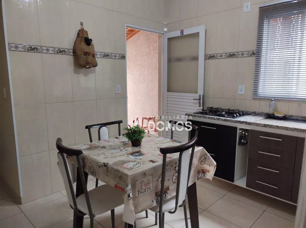 Casa, 2 quartos, 180 m² - Foto 1