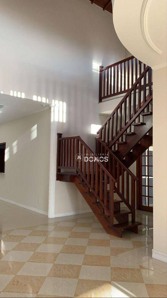 Casa à venda e aluguel com 4 quartos, 380m² - Foto 2