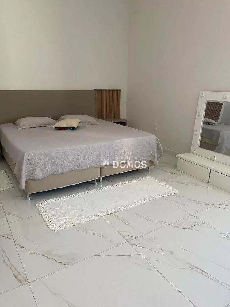 Casa à venda com 4 quartos, 350m² - Foto 2