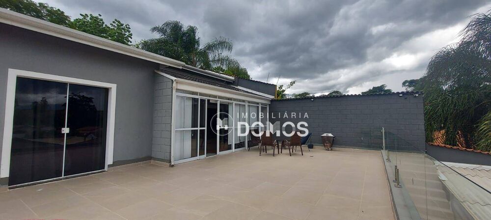 Casa à venda com 2 quartos, 168m² - Foto 2