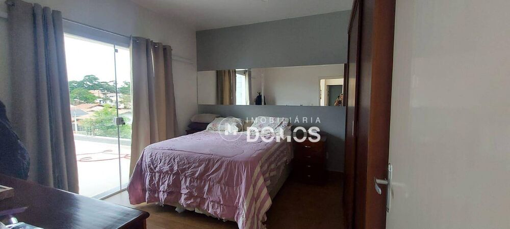 Casa à venda com 2 quartos, 168m² - Foto 1