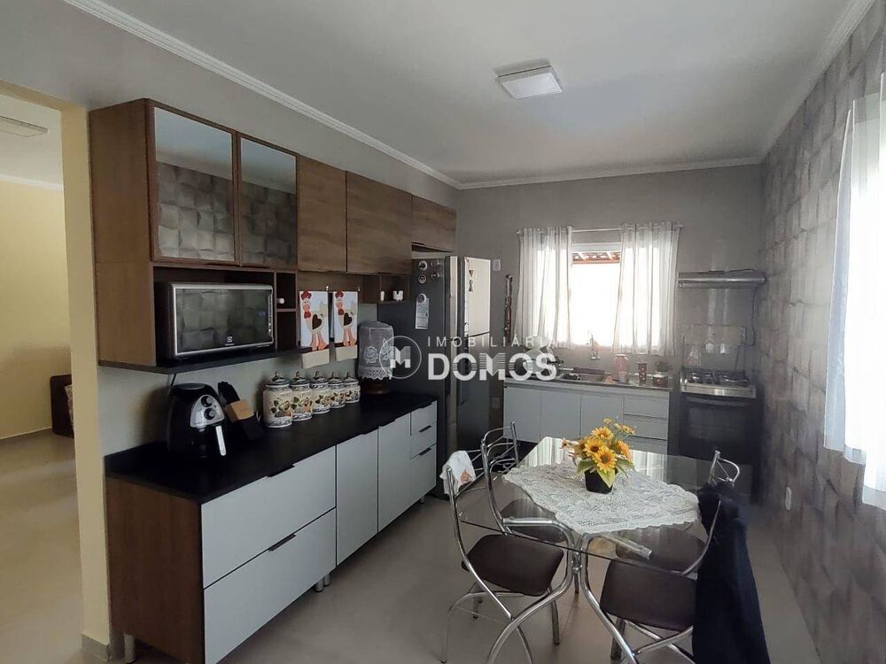 Casa à venda com 2 quartos, 140m² - Foto 4