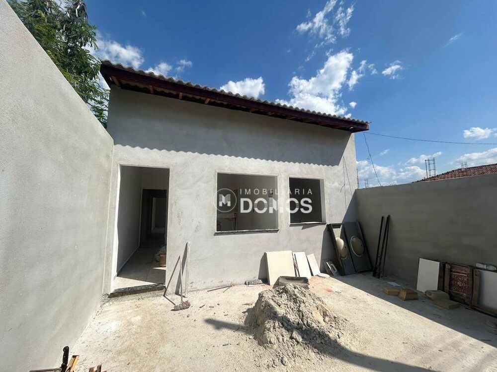 Casa à venda com 2 quartos, 72m² - Foto 1