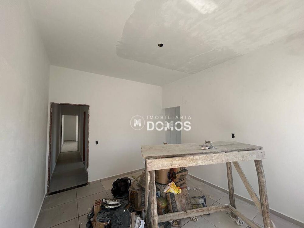 Casa à venda com 2 quartos, 72m² - Foto 2