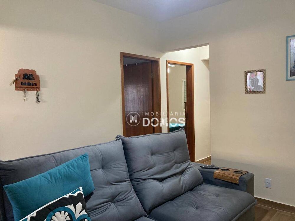 Casa à venda com 3 quartos, 90m² - Foto 1