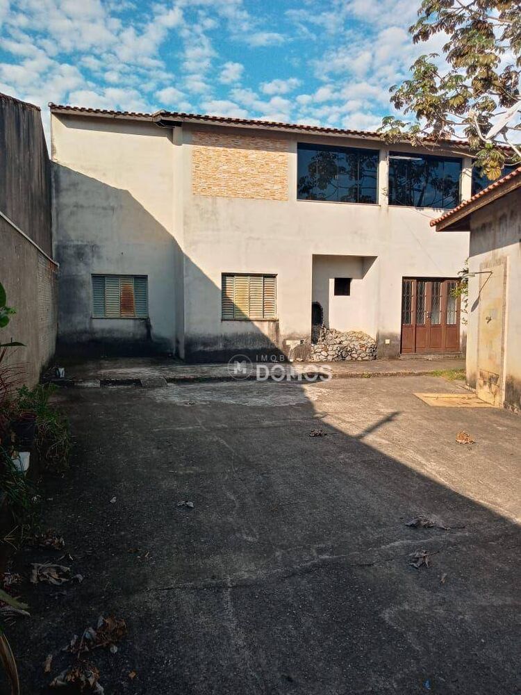 Sobrado à venda com 4 quartos, 251m² - Foto 2