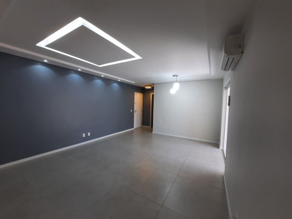 Apartamento à venda com 3 quartos, 110m² - Foto 1