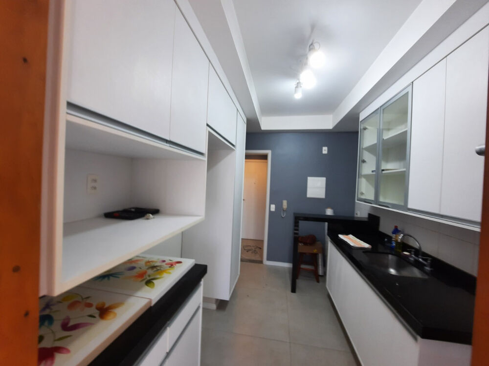 Apartamento à venda com 3 quartos, 110m² - Foto 2
