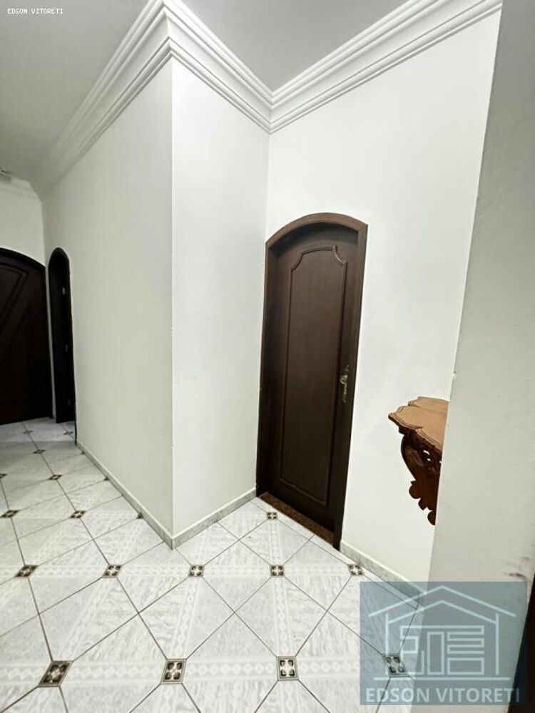 Casa, 4 quartos, 219 m² - Foto 1