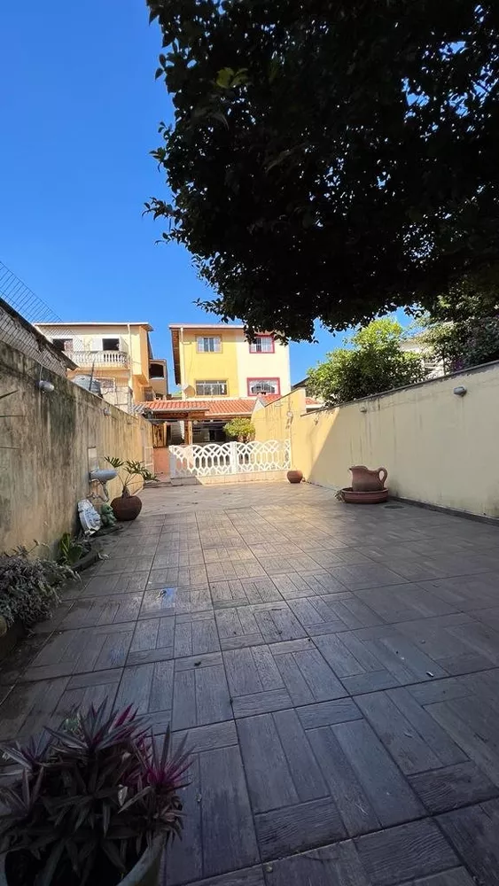 Casa à venda com 3 quartos, 150m² - Foto 1