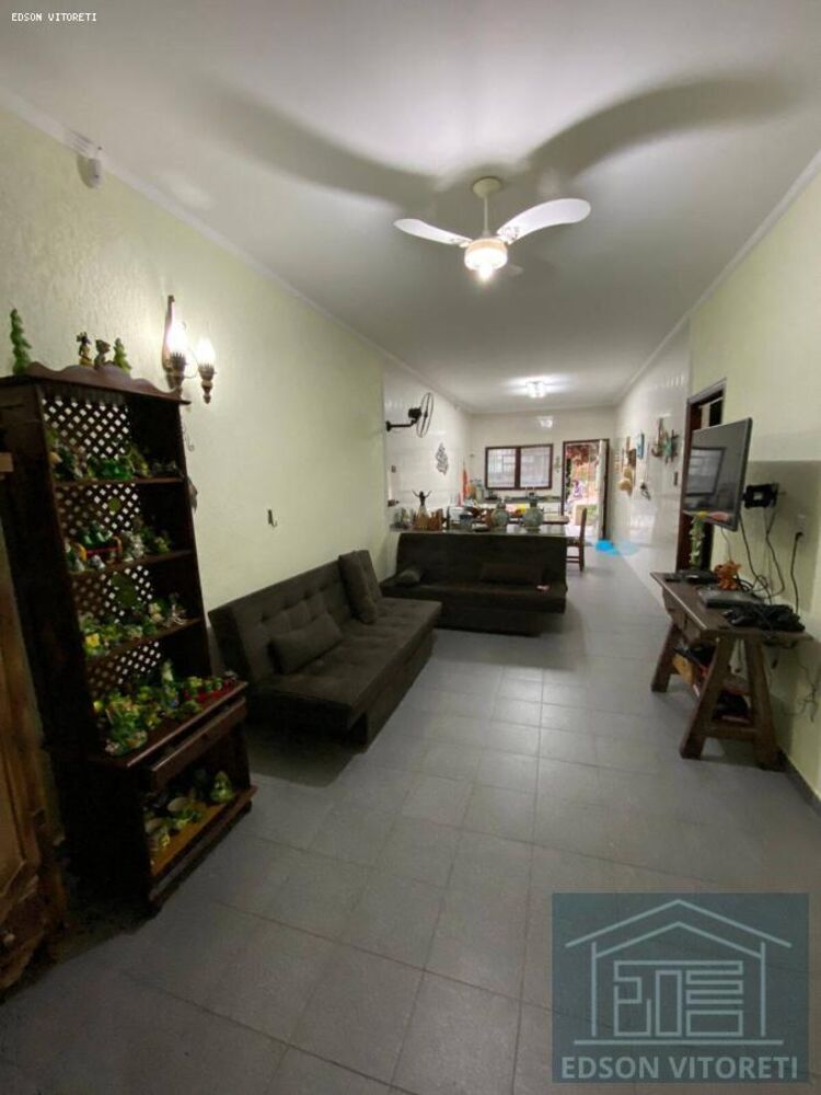 Casa, 3 quartos, 228 m² - Foto 1