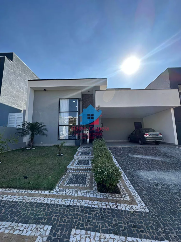 Casa à venda com 3 quartos, 176m² - Foto 1