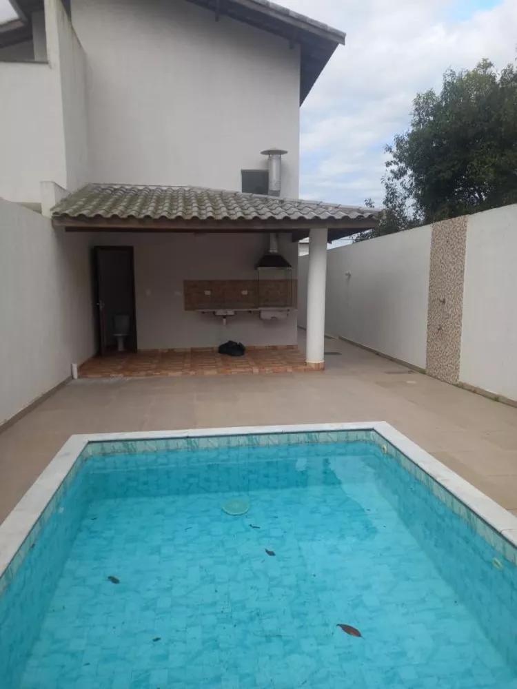 Casa à venda com 2 quartos, 180m² - Foto 1