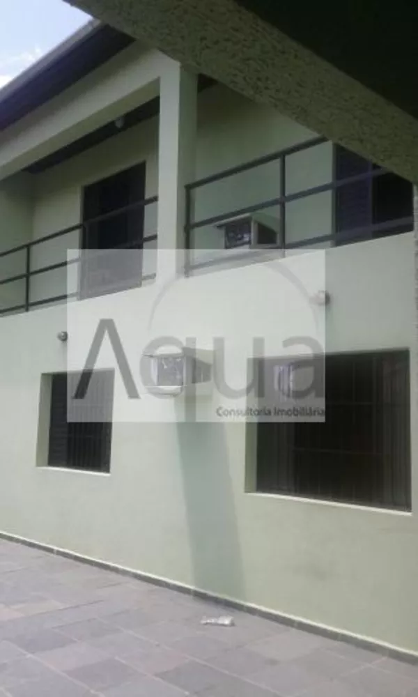 Casa à venda com 5 quartos, 250m² - Foto 1