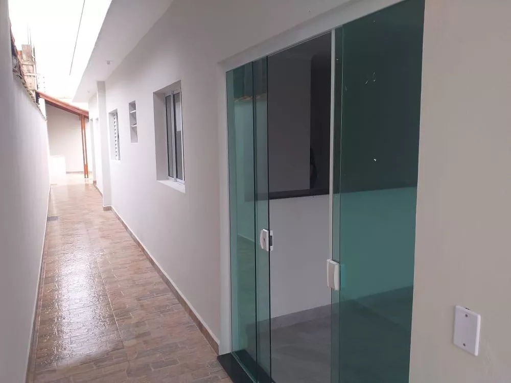 Casa à venda com 2 quartos, 125m² - Foto 2