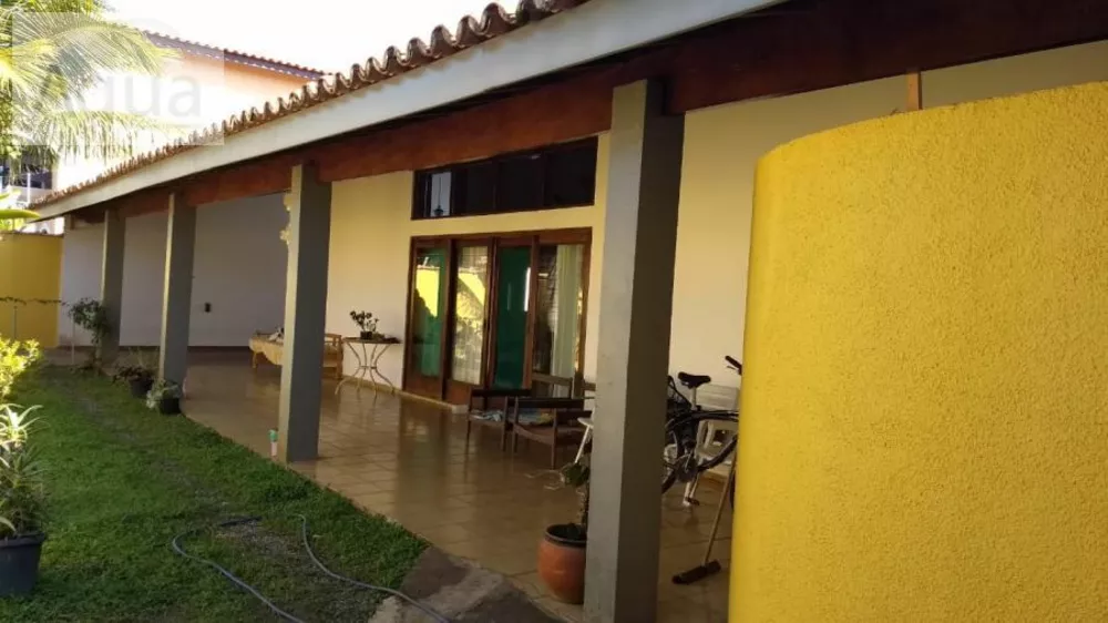 Casa à venda com 4 quartos, 600m² - Foto 1