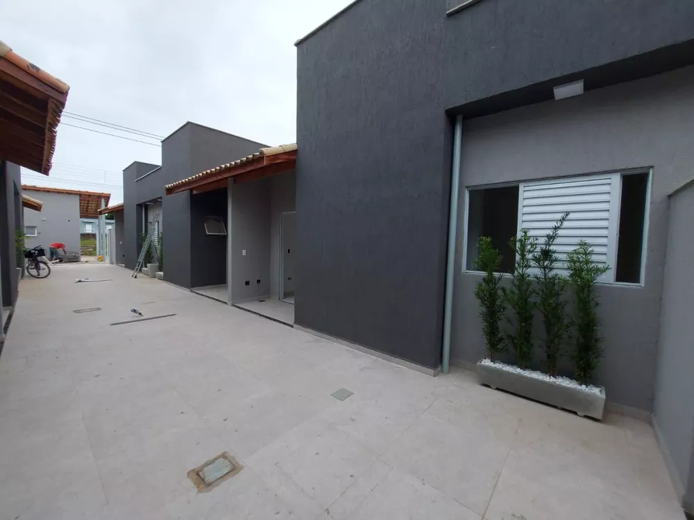 Casa à venda com 2 quartos, 102m² - Foto 2