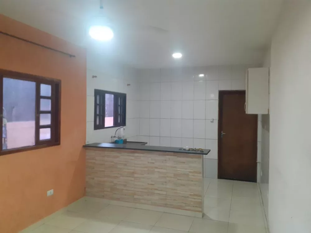 Casa à venda com 4 quartos, 250m² - Foto 2