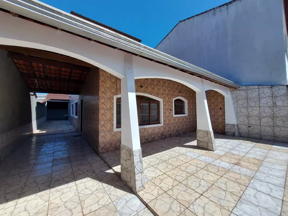 Casa à venda com 4 quartos, 290m² - Foto 1