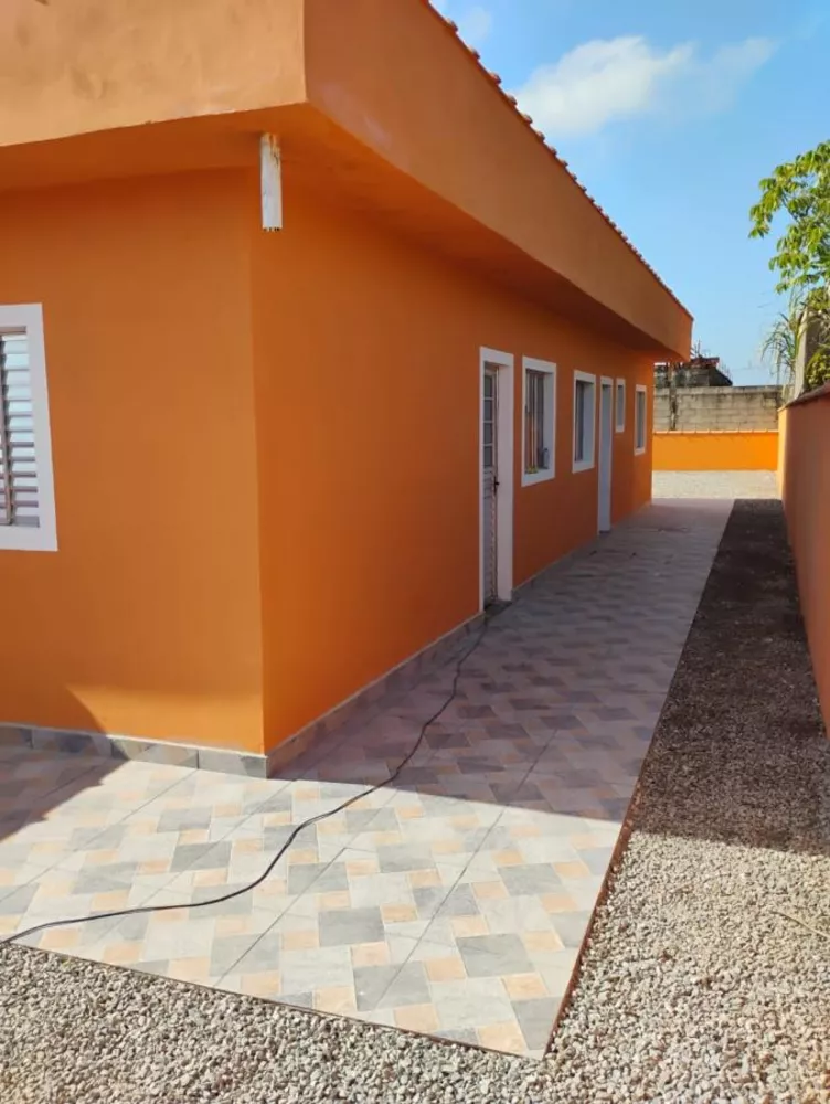 Casa à venda com 2 quartos, 180m² - Foto 1