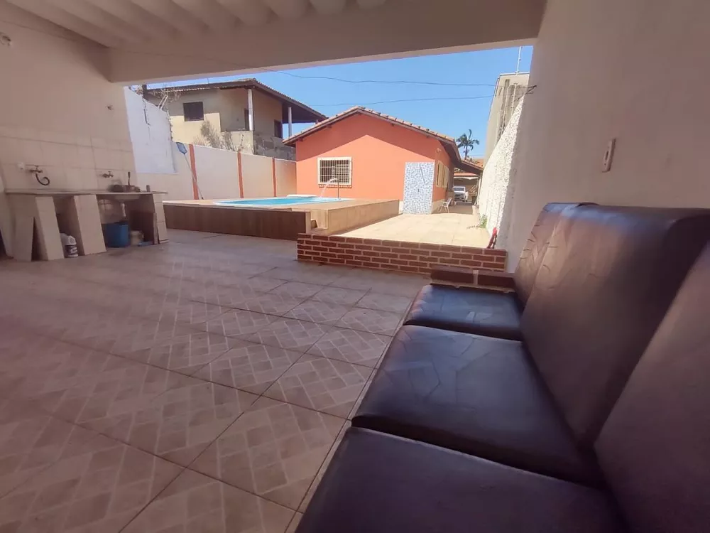 Casa à venda com 4 quartos, 400m² - Foto 2