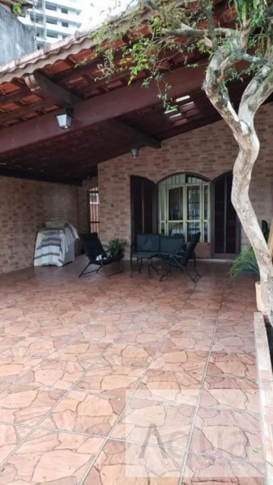 Casa à venda com 5 quartos, 311m² - Foto 1