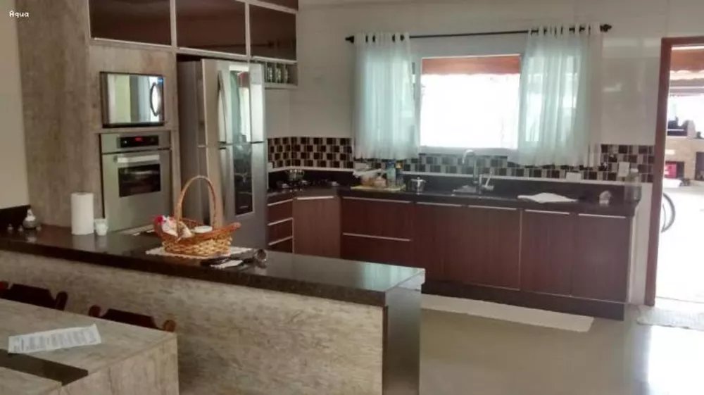 Casa à venda com 4 quartos, 200m² - Foto 4