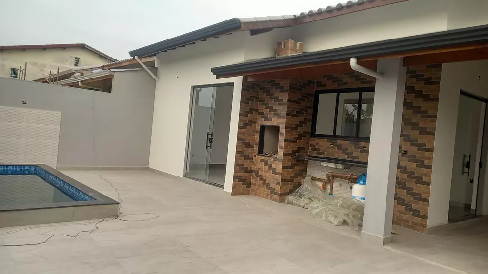 Casa à venda com 2 quartos, 179m² - Foto 1