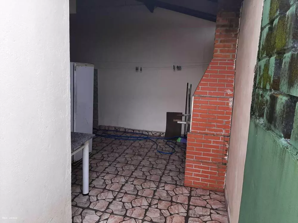 Casa à venda com 2 quartos, 125m² - Foto 2