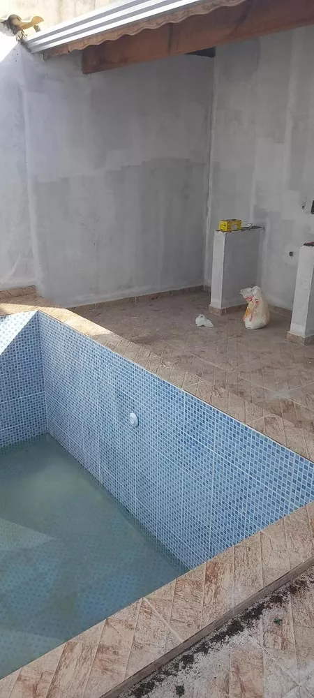 Casa à venda com 2 quartos, 140m² - Foto 2