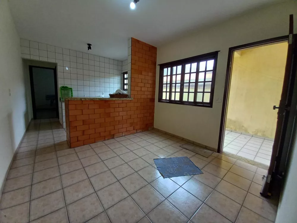 Casa à venda com 2 quartos, 150m² - Foto 3