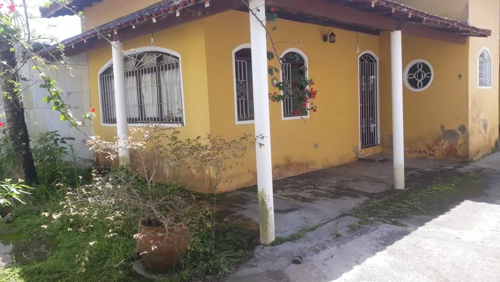 Casa à venda com 4 quartos, 300m² - Foto 1