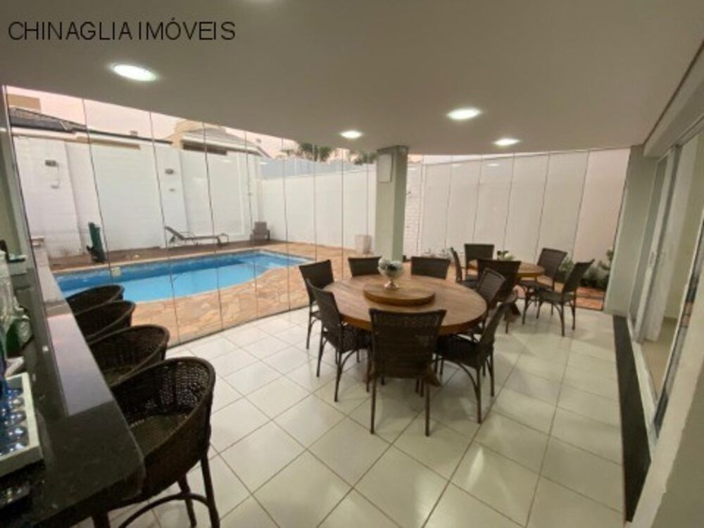 Casa à venda com 3 quartos, 310m² - Foto 1