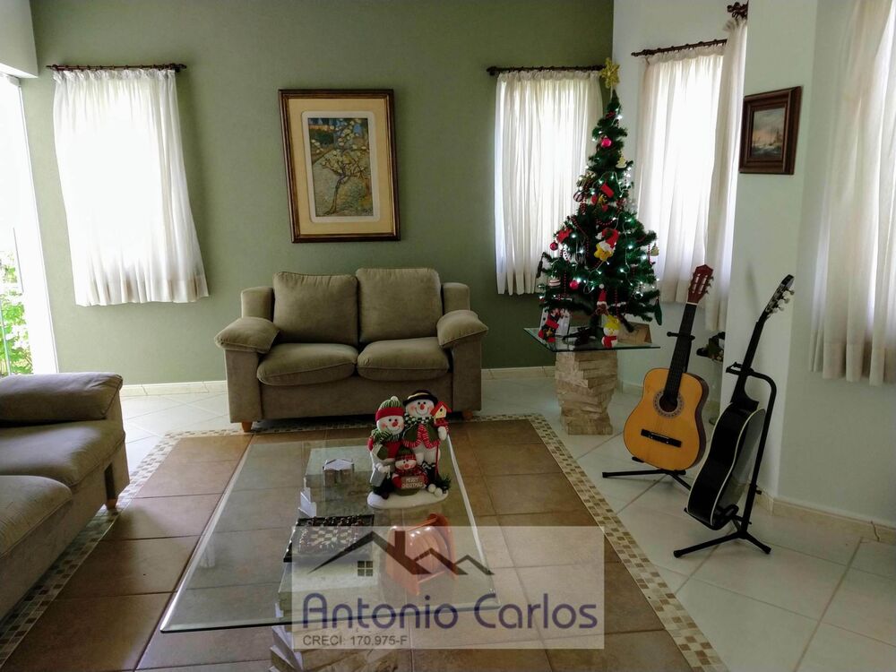 Casa de Condomínio à venda com 4 quartos, 330m² - Foto 1