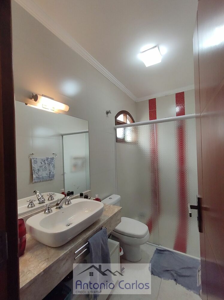 Casa de Condomínio à venda com 3 quartos, 240m² - Foto 2