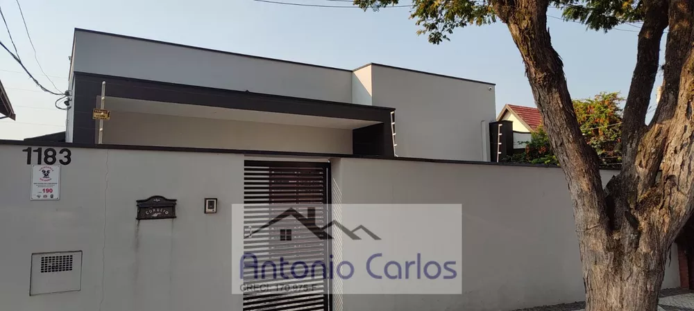 Casa à venda com 4 quartos, 258m² - Foto 2